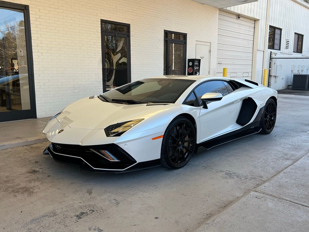 2022 Lamborghini Aventador Ultimae's photo