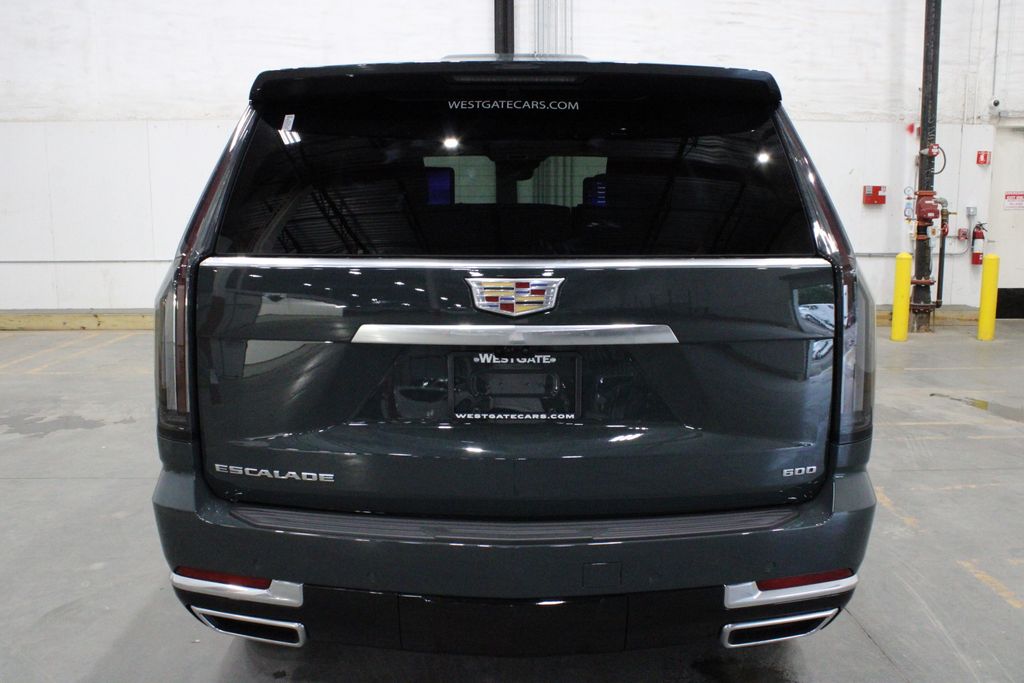 2025 Cadillac Escalade Premium Luxury photo 4