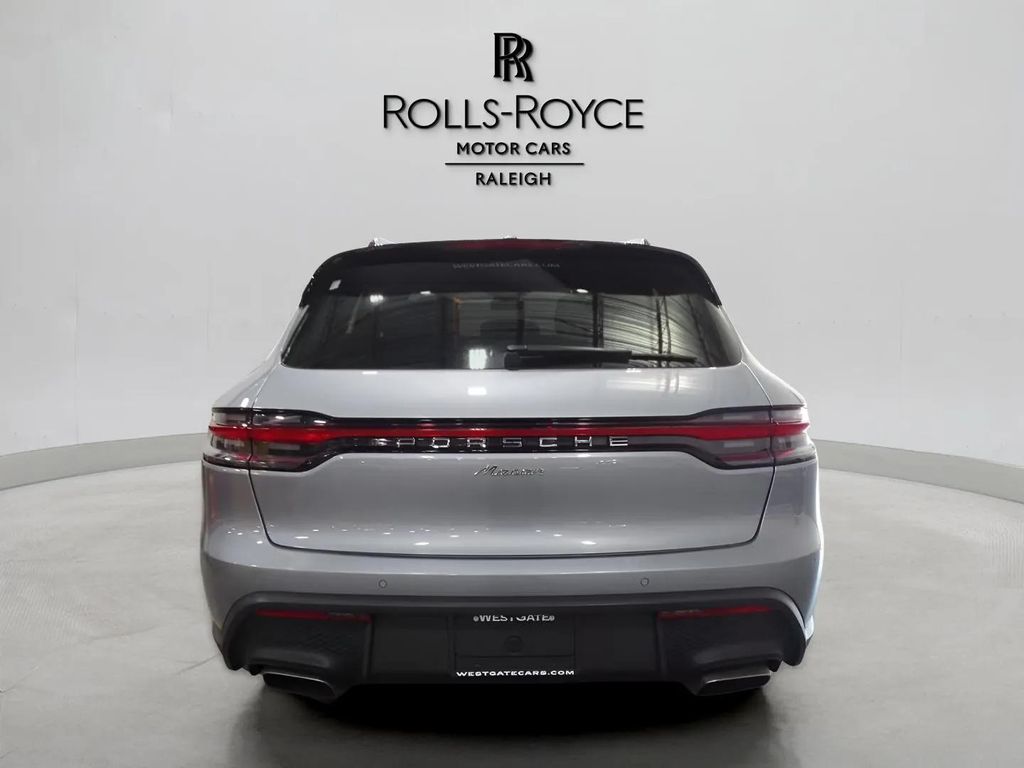 2022 Porsche Macan Base photo 3