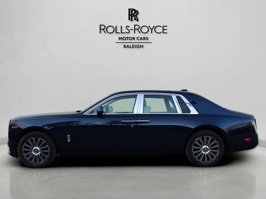 2020 Rolls Royce Phantom photo 2