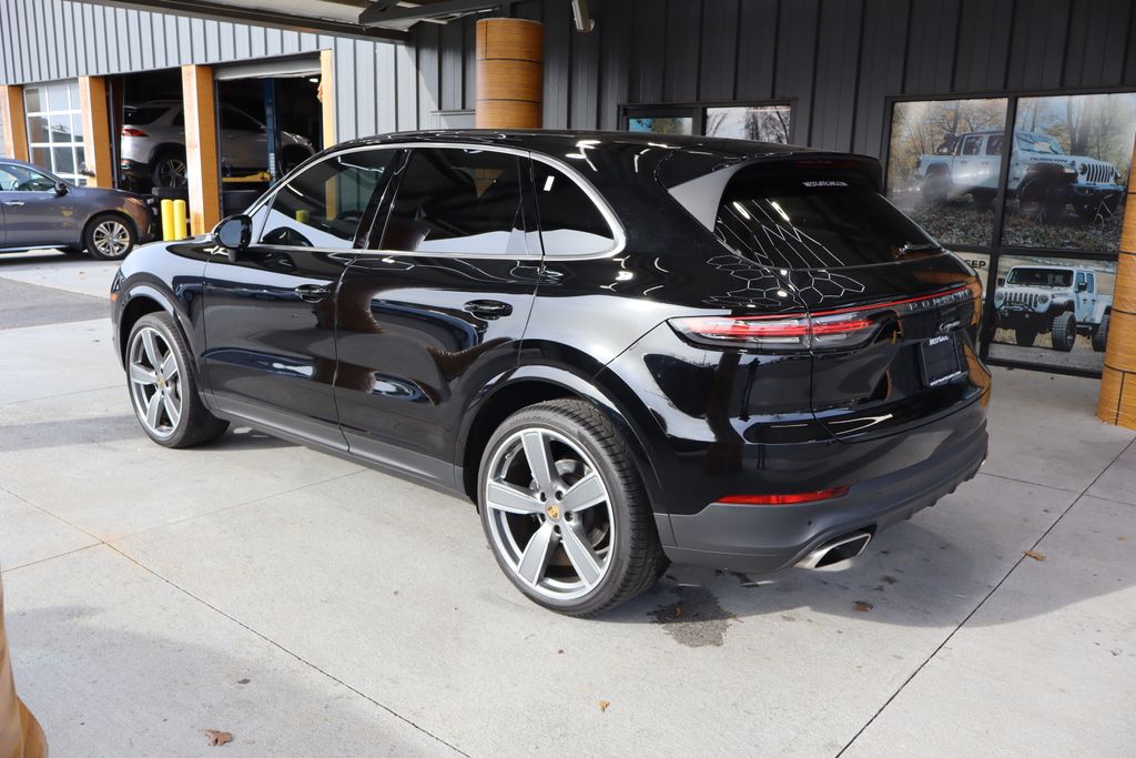 2019 Porsche Cayenne Base photo 3