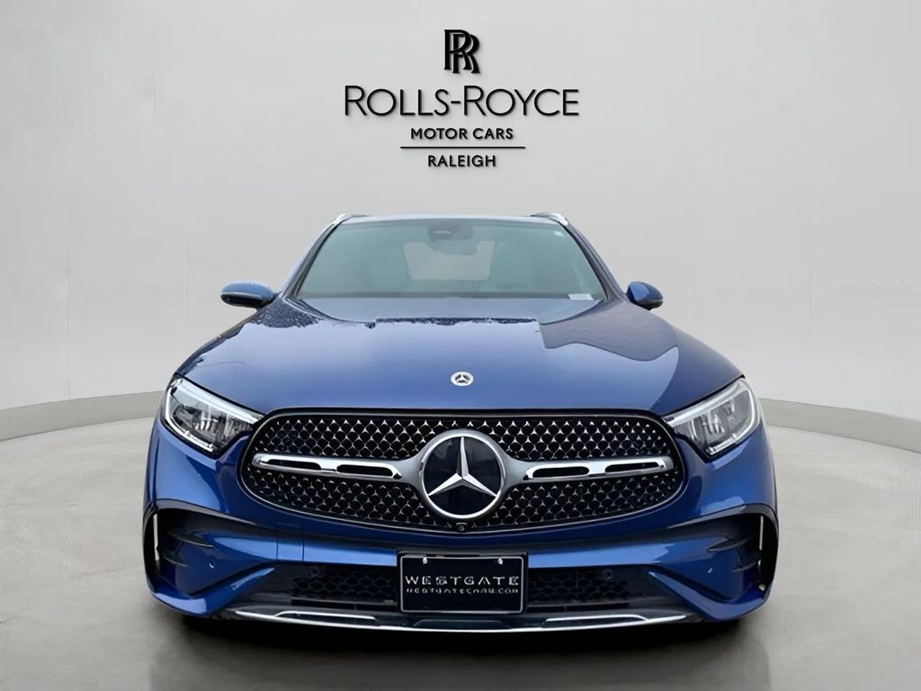 2023 Mercedes Benz GLC 300 photo 2