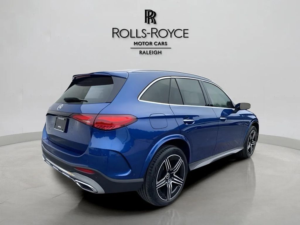 2023 Mercedes Benz GLC 300 photo 4