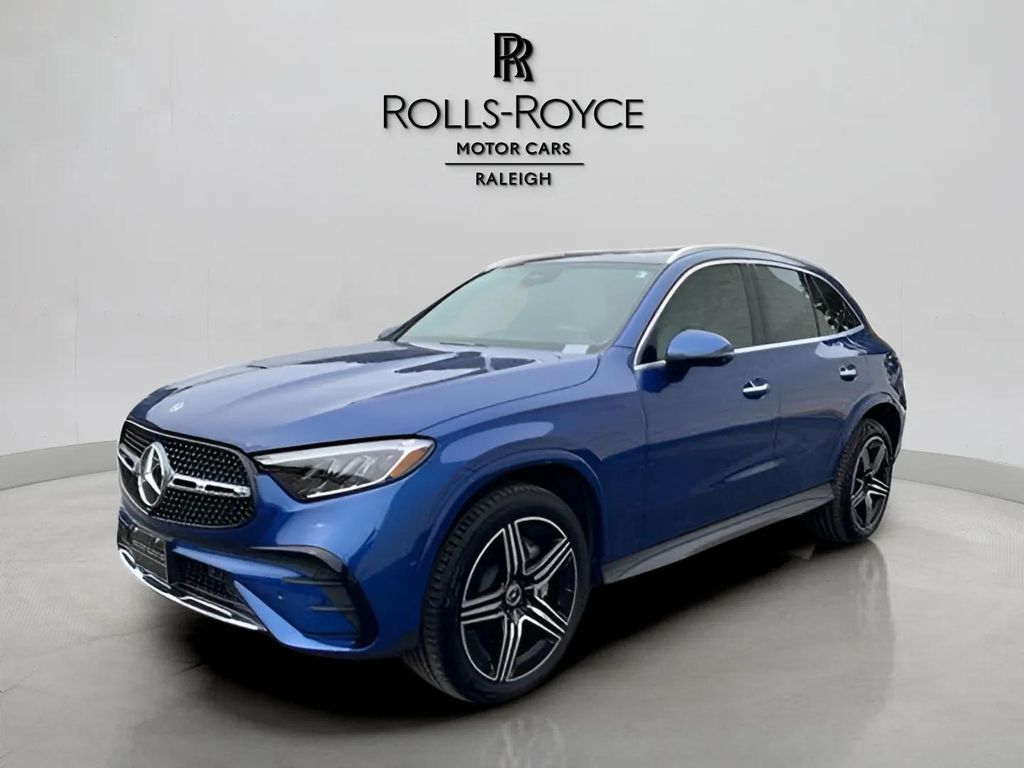 2023 Mercedes-Benz GLC GLC300's photo