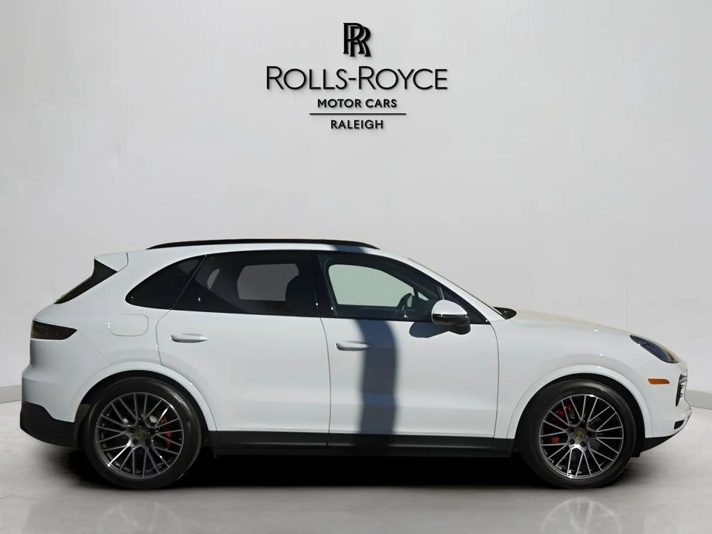 2022 Porsche Cayenne S photo 4