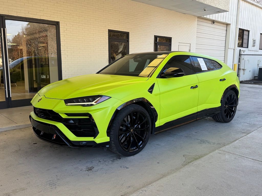 2022 Lamborghini Urus Base's photo