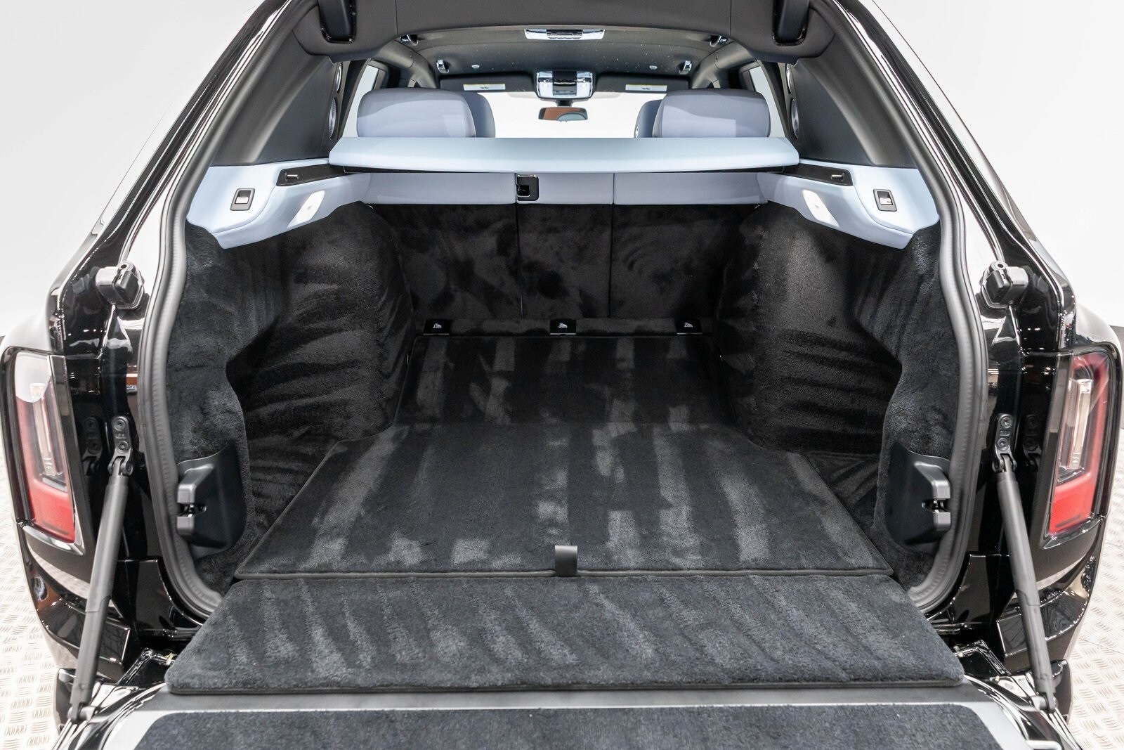 Thumbnail: 2026 Rolls-Royce Cullinan - 31