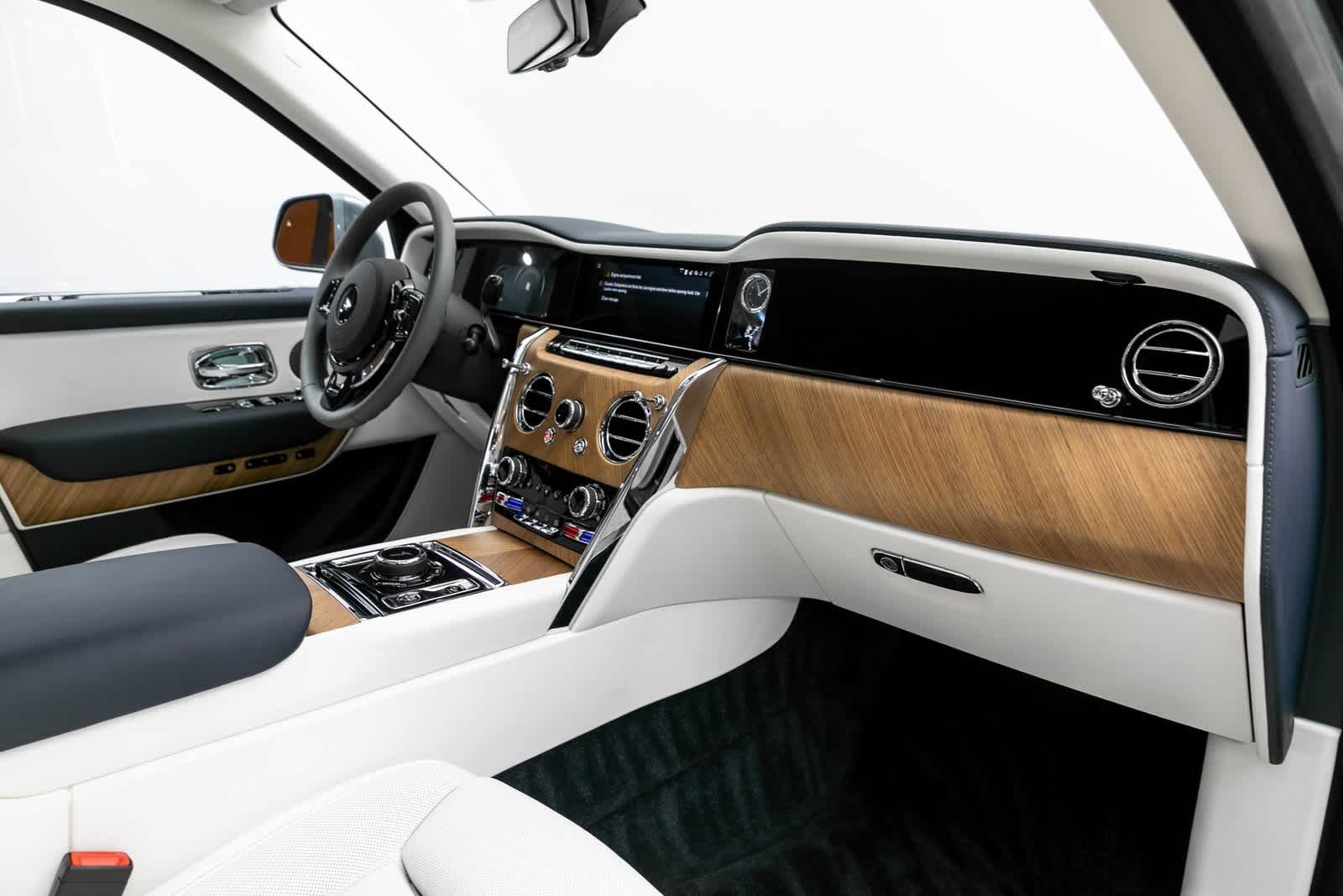 Thumbnail: 2025 Rolls-Royce Cullinan - 44