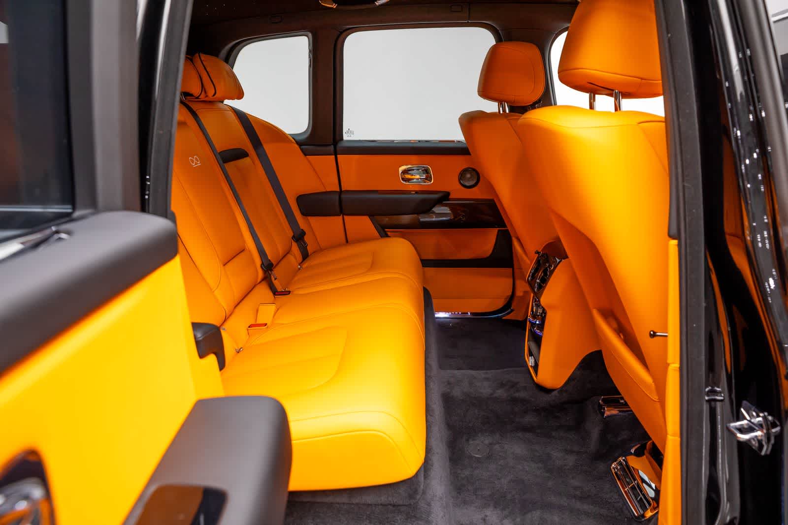Thumbnail: 2027 Rolls-Royce Cullinan - 15
