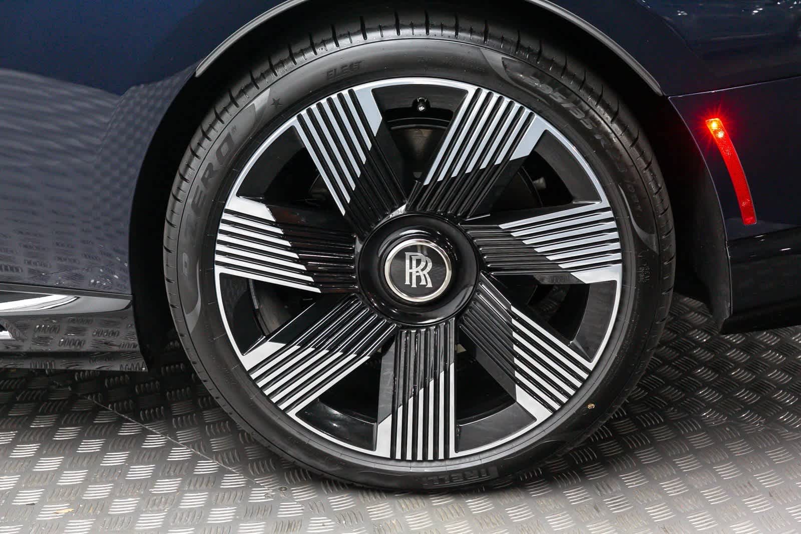 Thumbnail: 2024 Rolls-Royce Spectre - 33