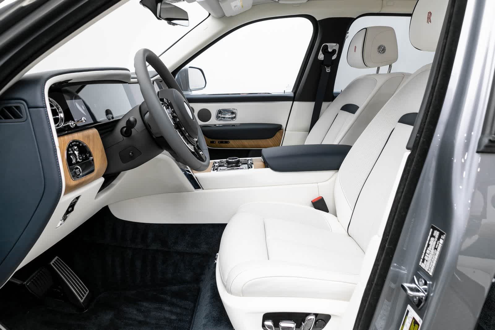 Thumbnail: 2025 Rolls-Royce Cullinan - 9