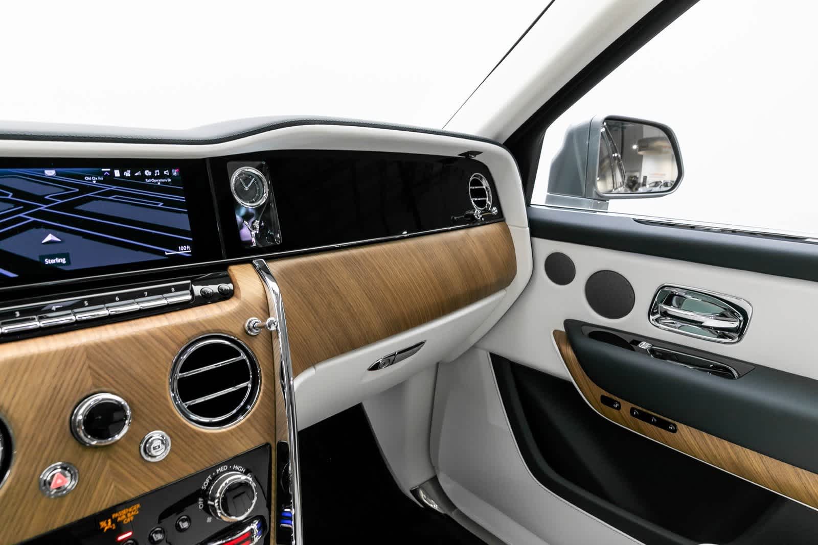 Thumbnail: 2025 Rolls-Royce Cullinan - 34