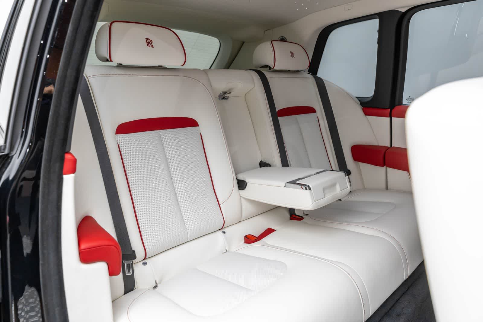 Thumbnail: 2027 Rolls-Royce Cullinan - 14