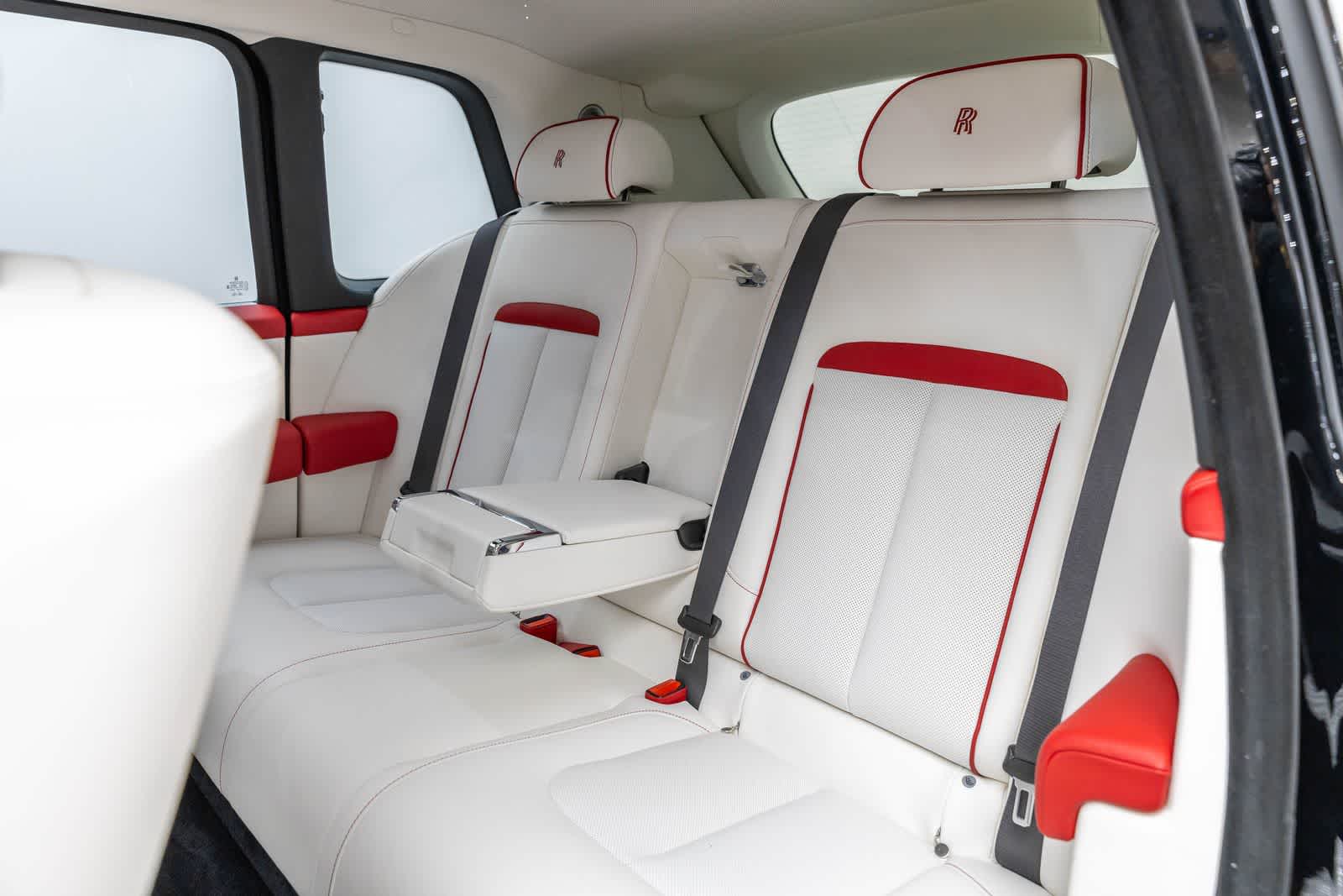 Thumbnail: 2027 Rolls-Royce Cullinan - 13