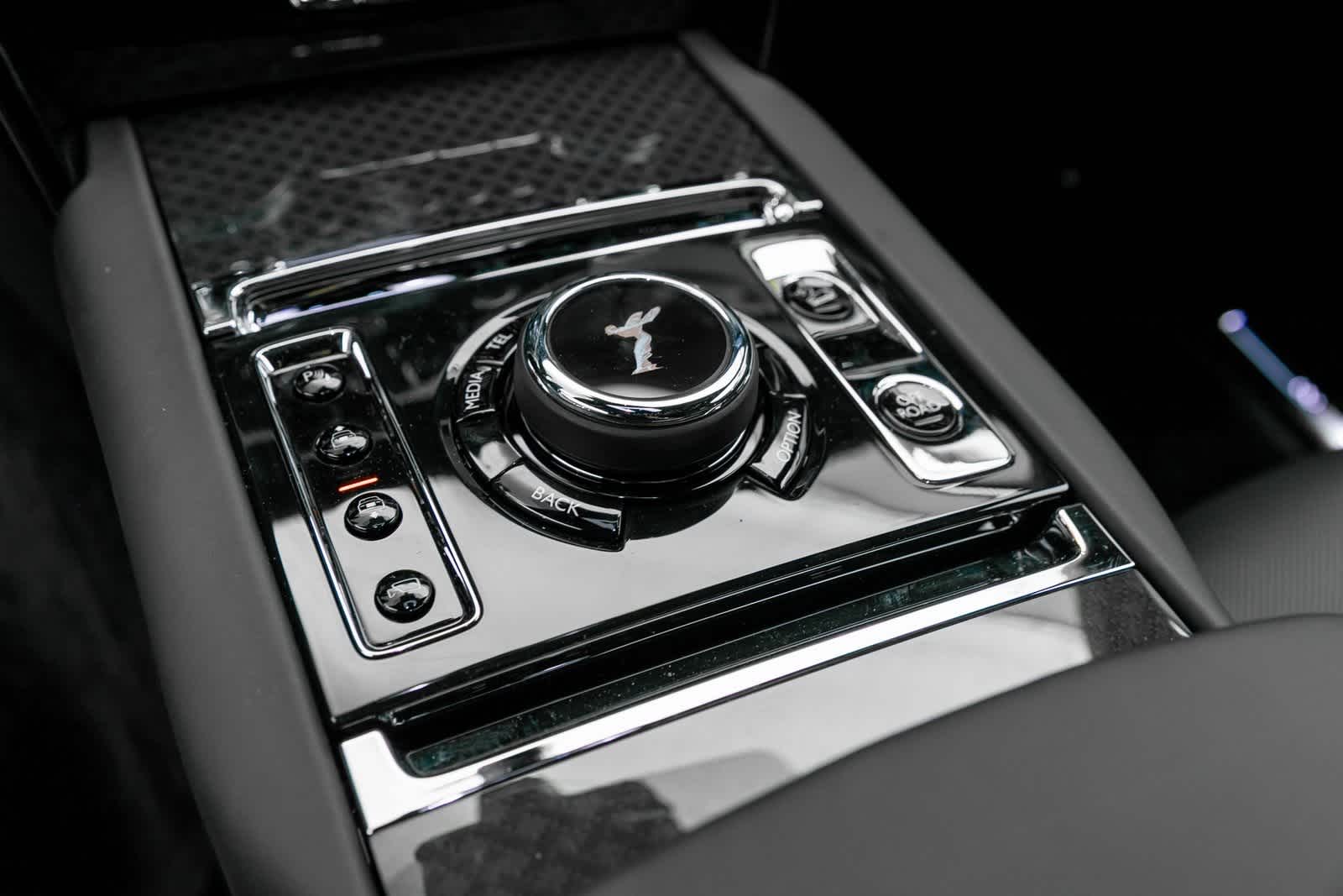 Thumbnail: 2025 Rolls-Royce Cullinan - 28
