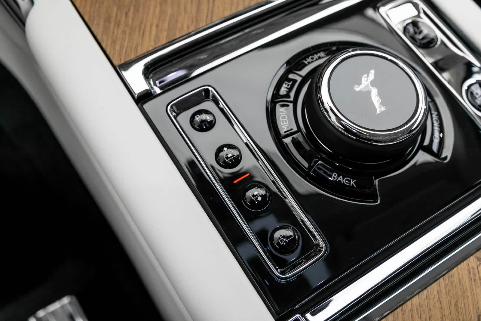 Thumbnail: 2025 Rolls-Royce Cullinan - 31