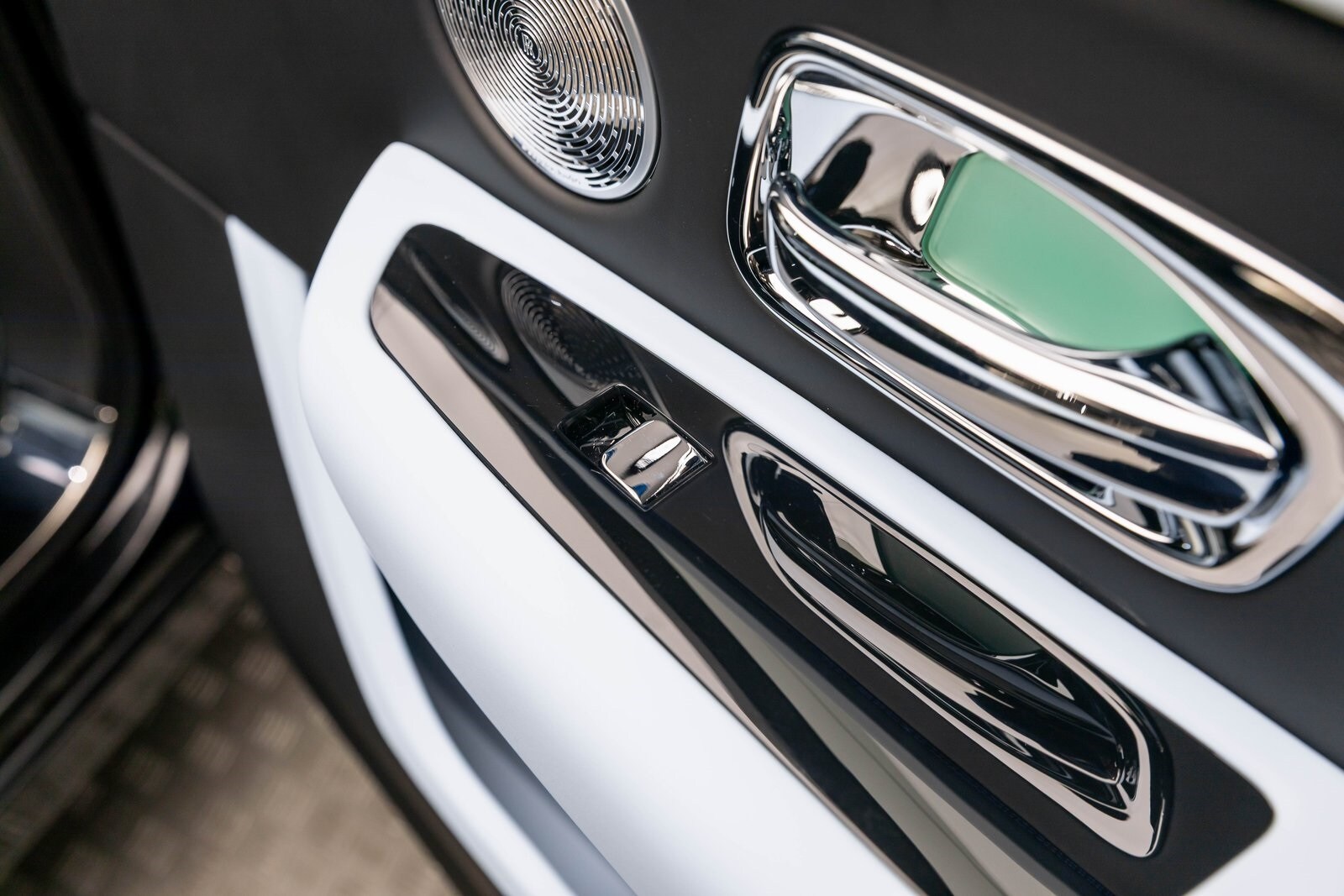 Thumbnail: 2026 Rolls-Royce Cullinan - 35