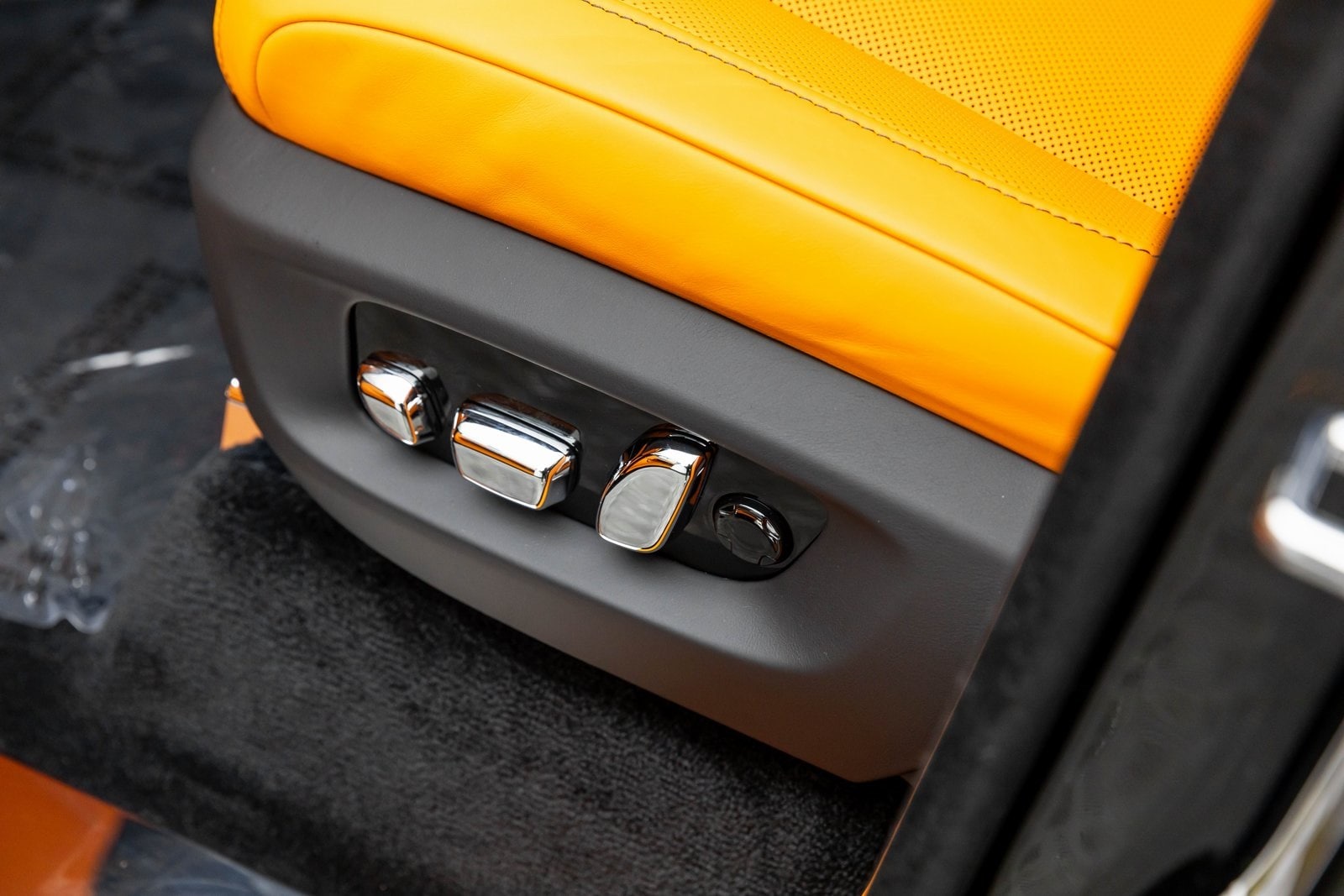 Thumbnail: 2026 Rolls-Royce Cullinan - 12