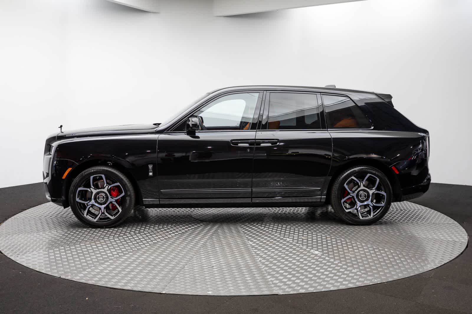Thumbnail: 2027 Rolls-Royce Cullinan - 3