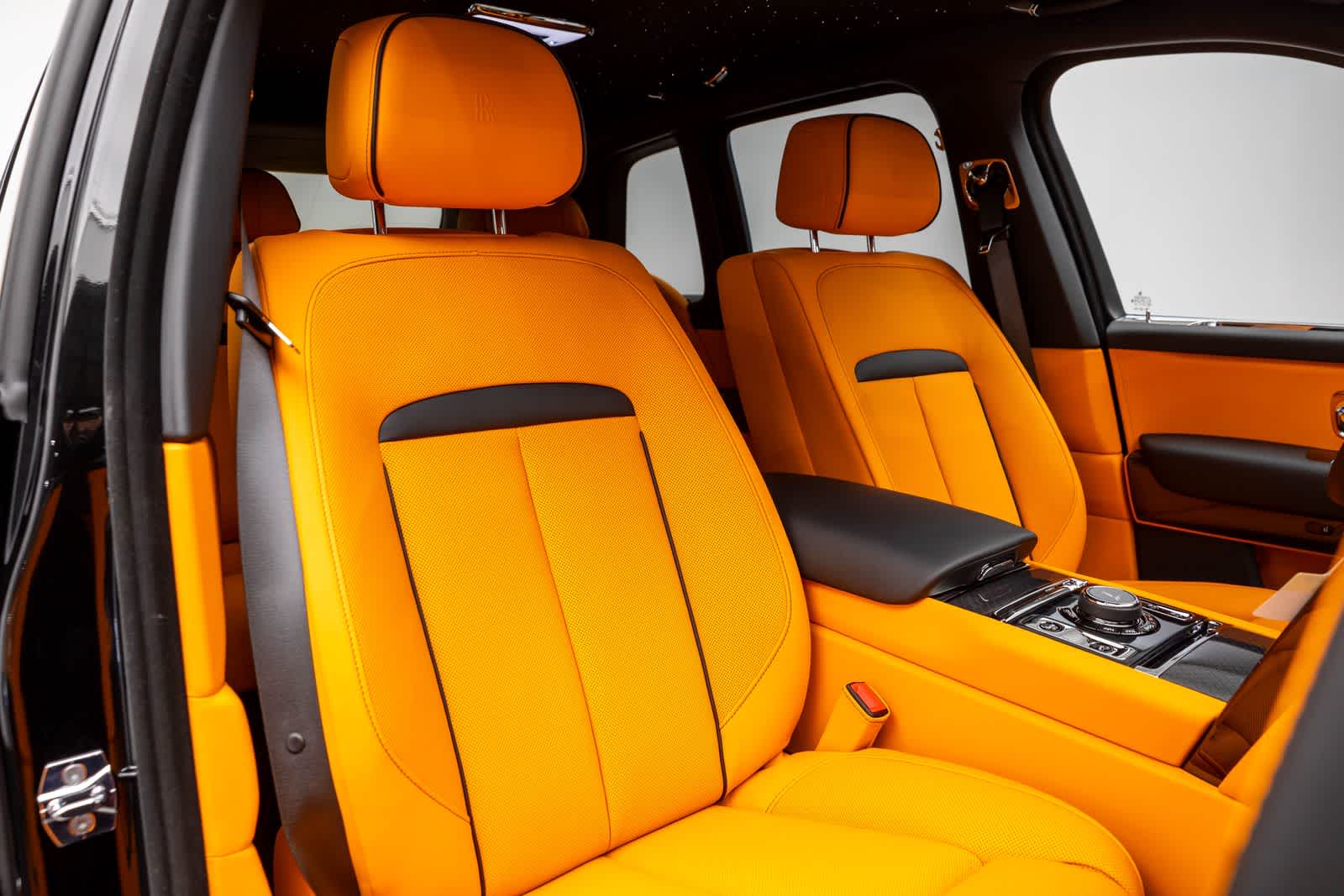 Thumbnail: 2027 Rolls-Royce Cullinan - 16