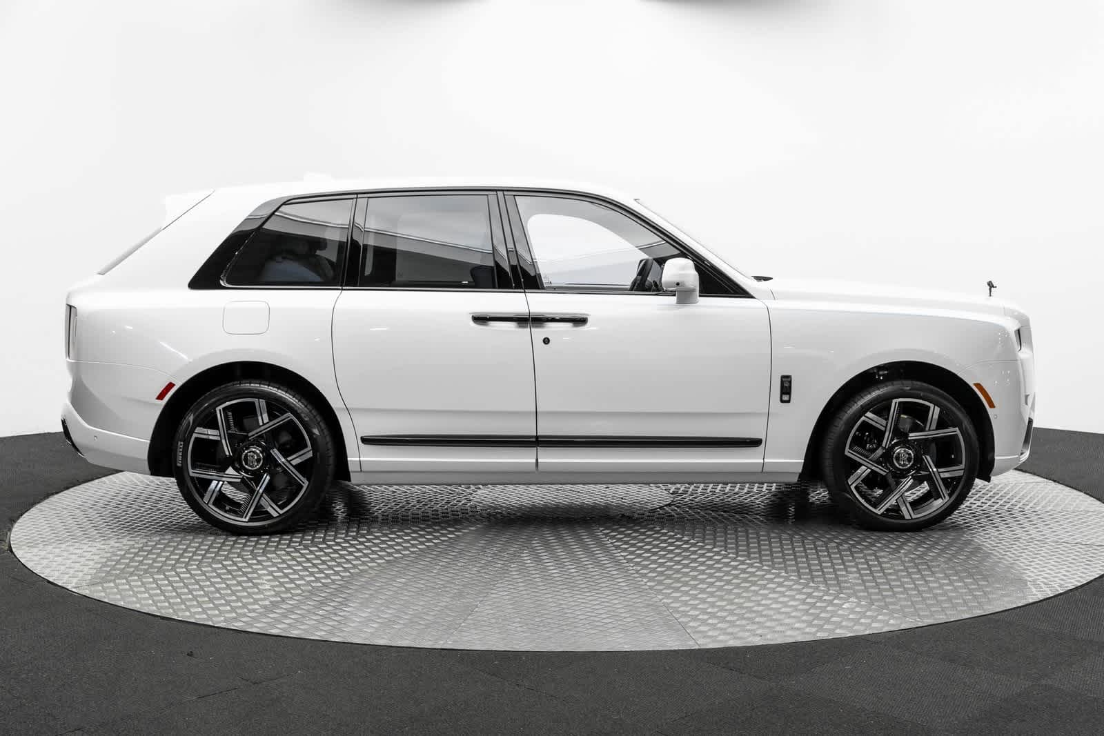 Thumbnail: 2025 Rolls-Royce Cullinan - 50