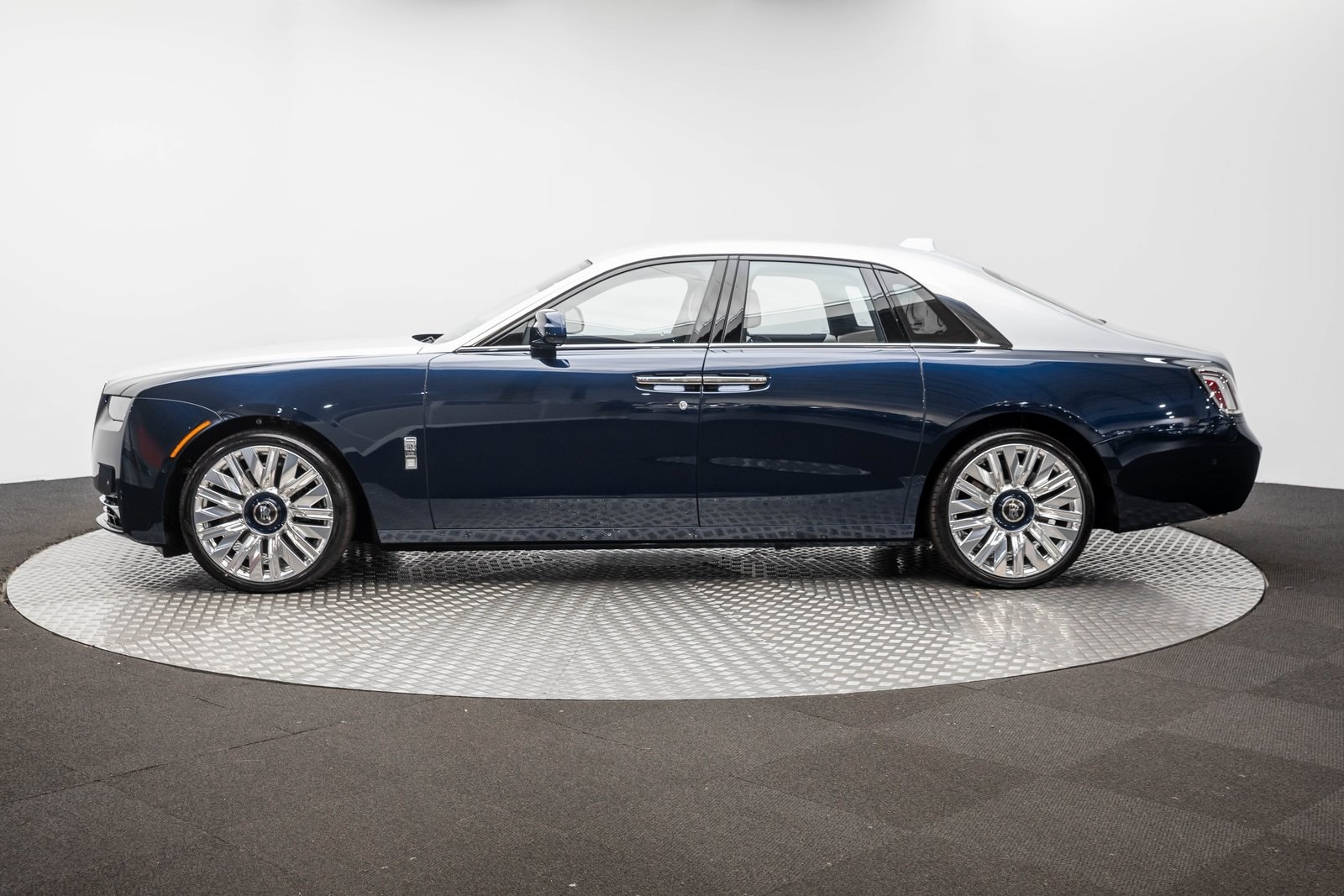 Thumbnail: 2026 Rolls-Royce Ghost - 3