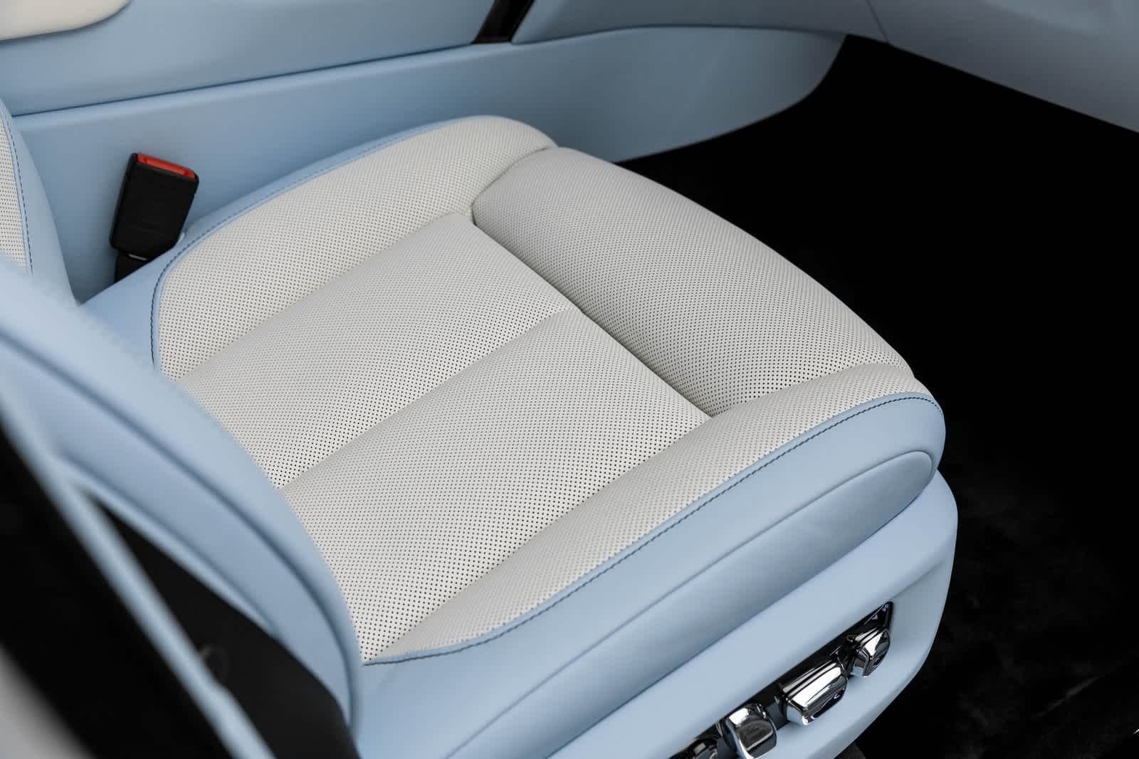 Thumbnail: 2025 Rolls-Royce Cullinan - 40