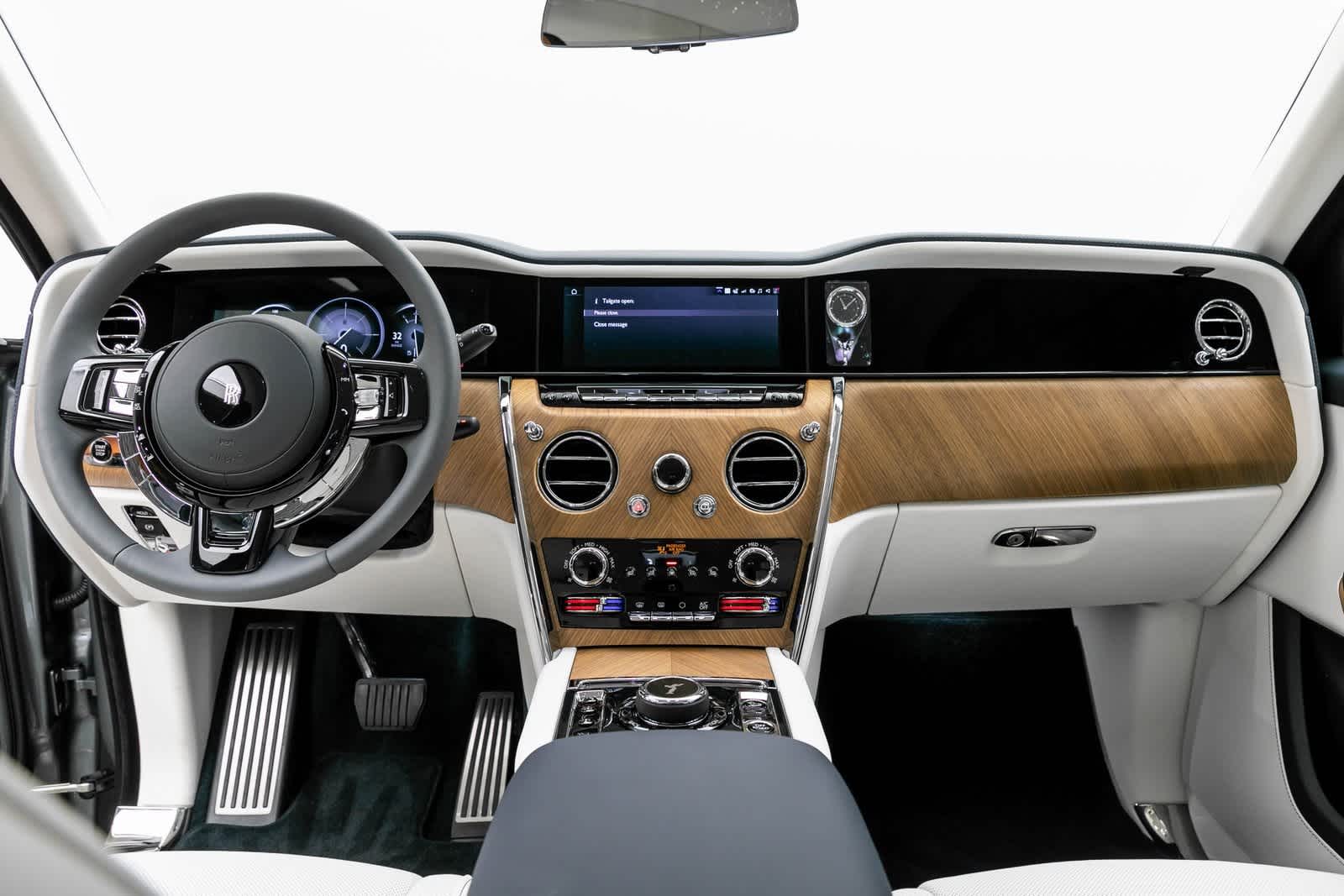 Thumbnail: 2025 Rolls-Royce Cullinan - 37