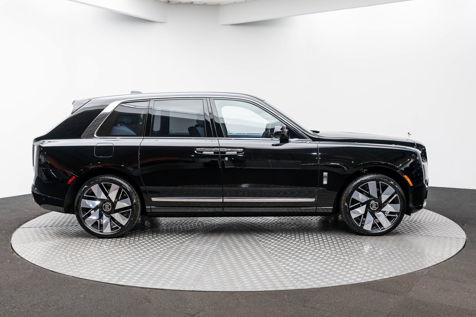 Thumbnail: 2026 Rolls-Royce Cullinan - 48
