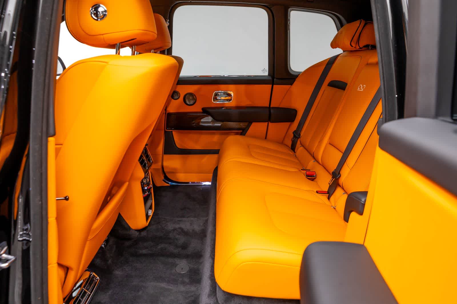 Thumbnail: 2027 Rolls-Royce Cullinan - 12