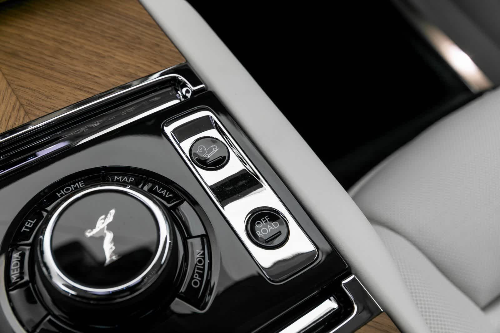 Thumbnail: 2025 Rolls-Royce Cullinan - 32