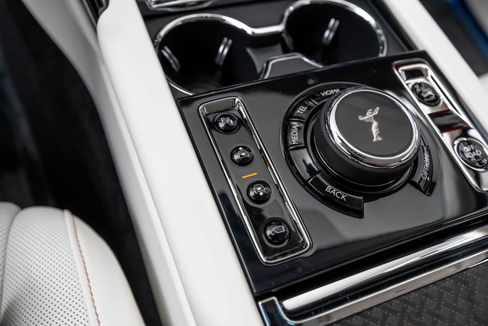 Thumbnail: 2027 Rolls-Royce Cullinan - 42