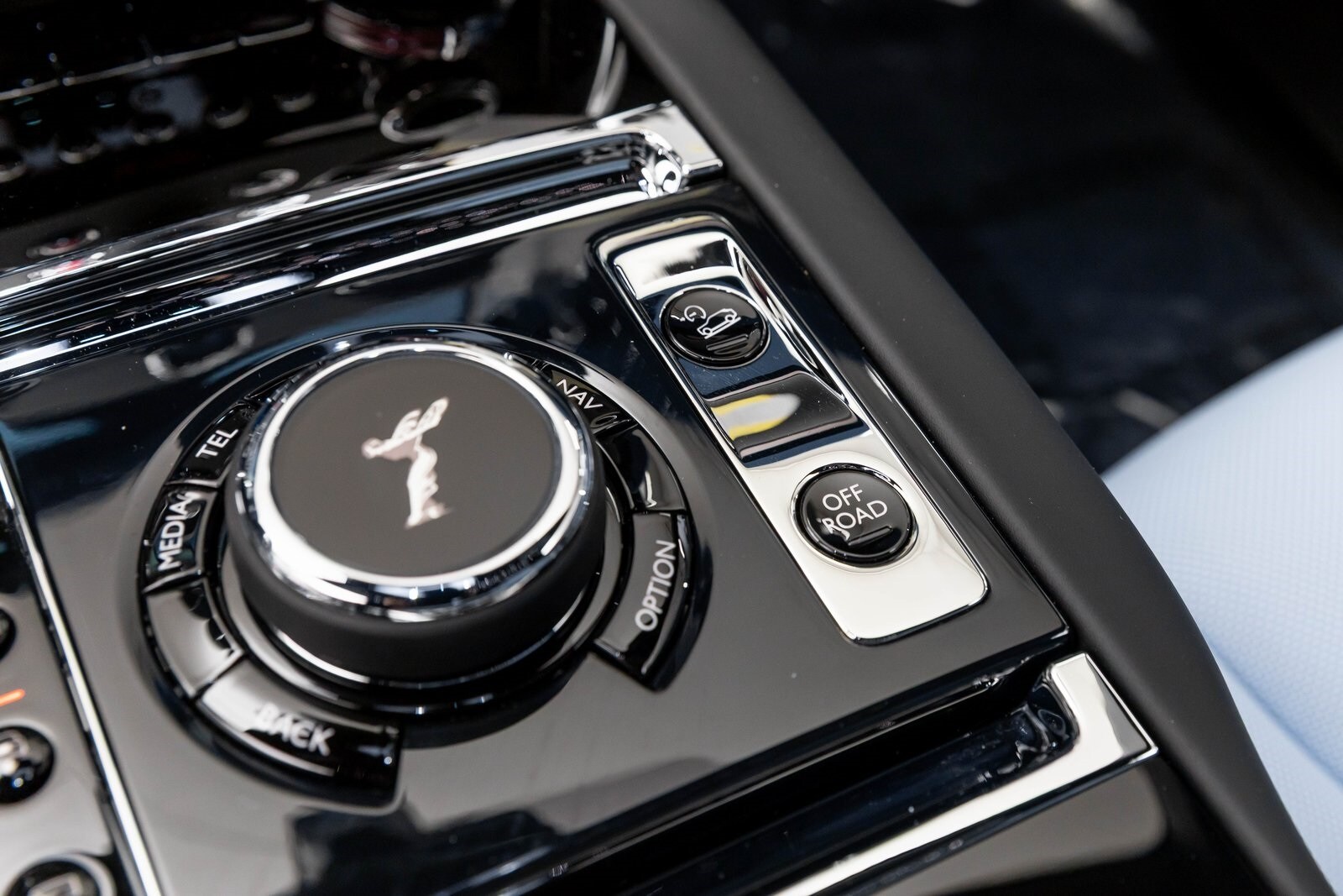 Thumbnail: 2026 Rolls-Royce Cullinan - 28