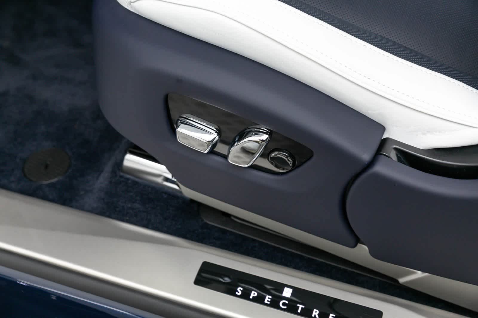 Thumbnail: 2024 Rolls-Royce Spectre - 8