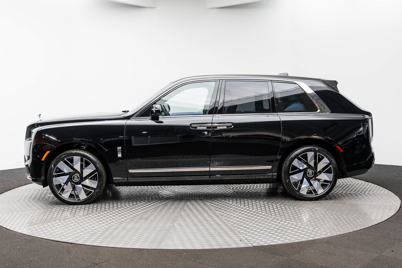 Thumbnail: 2026 Rolls-Royce Cullinan - 3