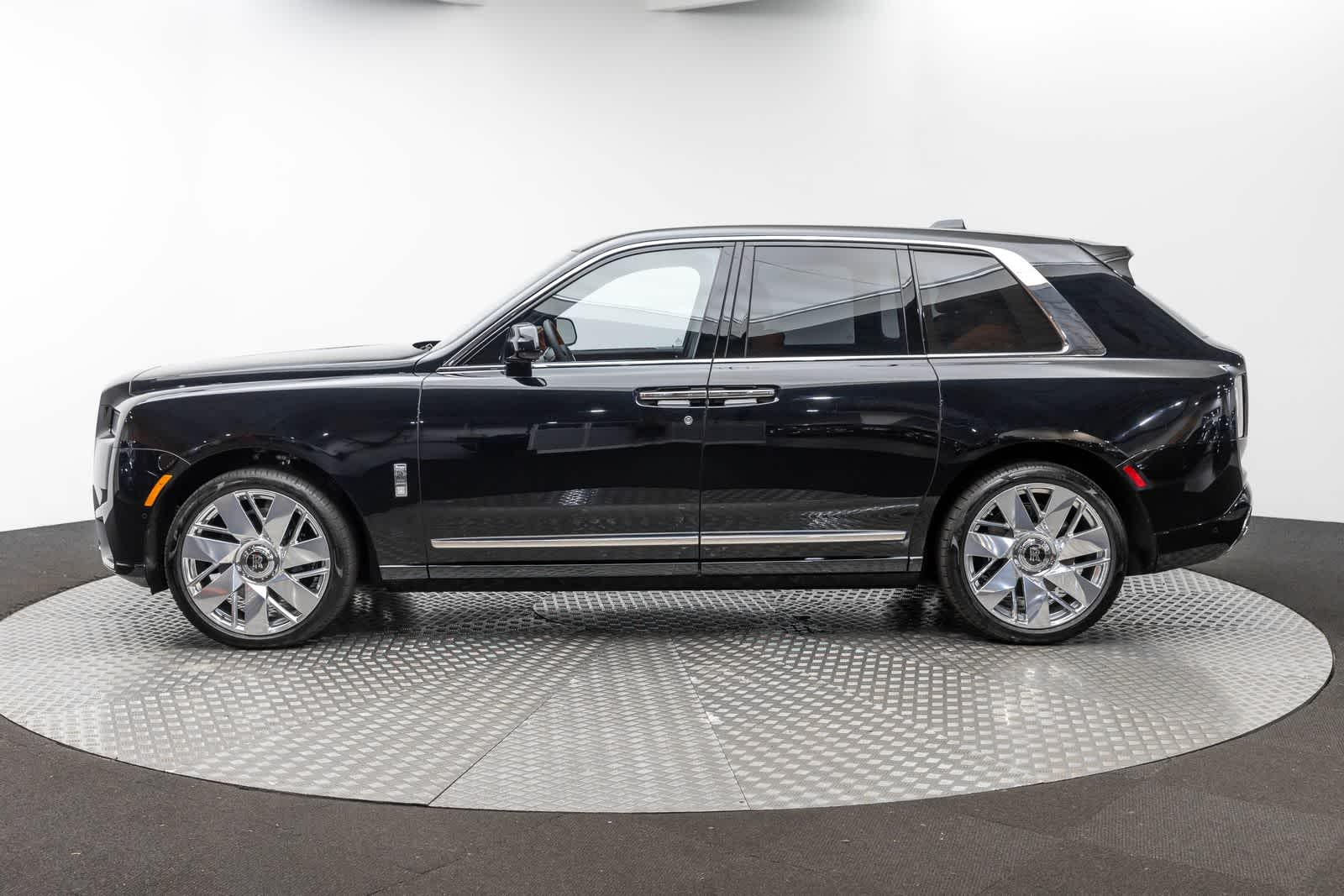 Thumbnail: 2026 Rolls-Royce Cullinan - 3