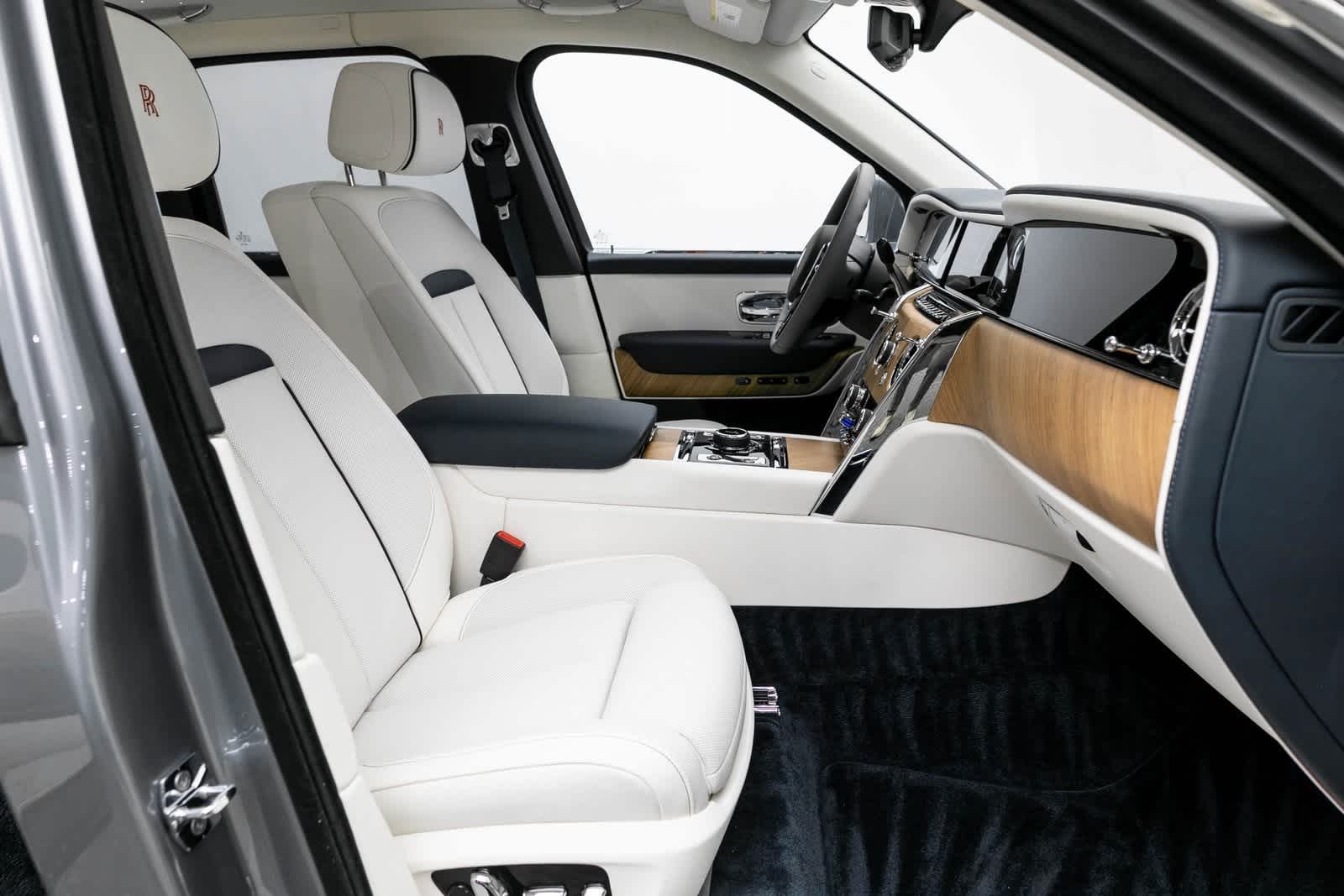 Thumbnail: 2025 Rolls-Royce Cullinan - 12