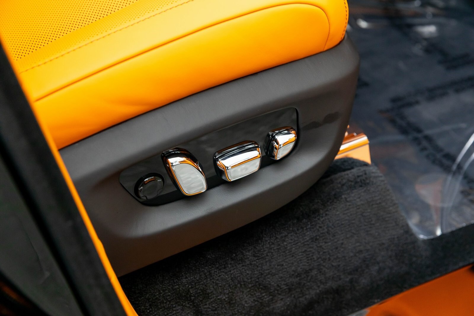 Thumbnail: 2026 Rolls-Royce Cullinan - 39