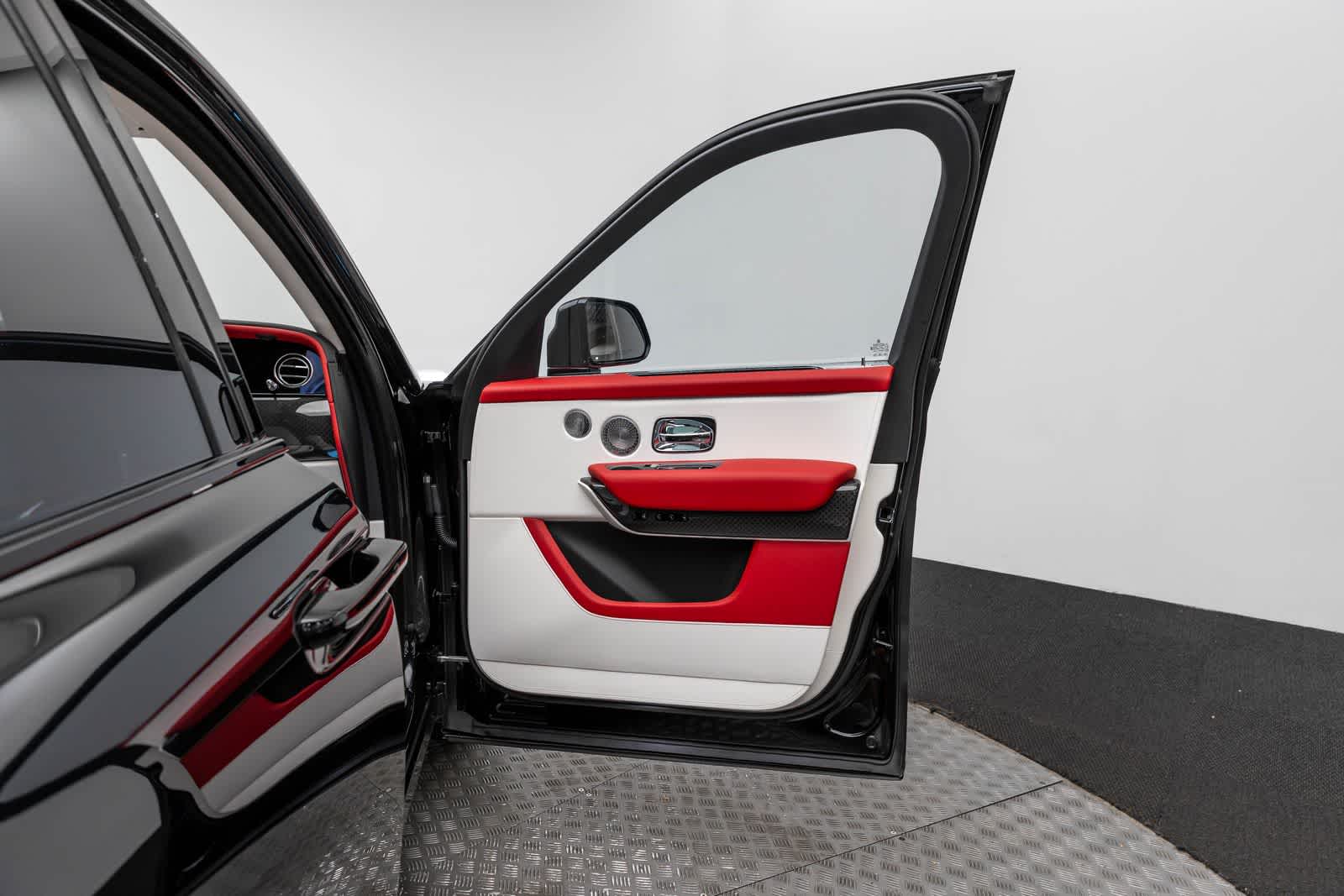 Thumbnail: 2027 Rolls-Royce Cullinan - 51