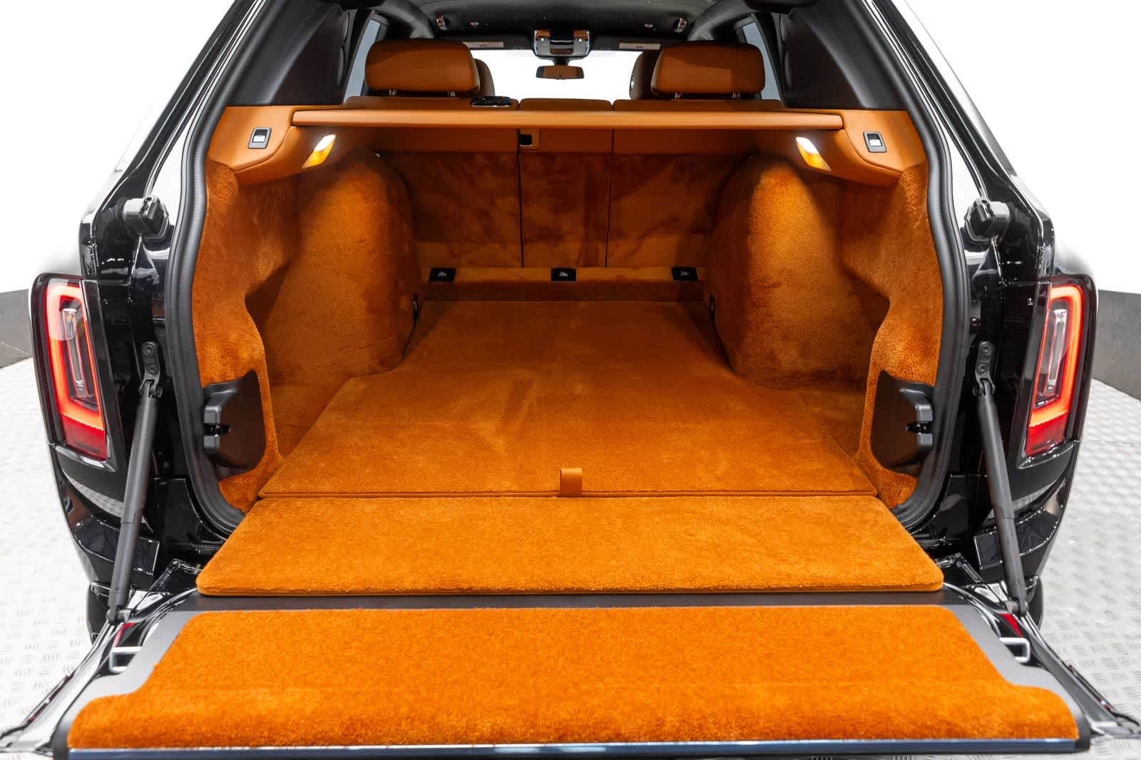 Thumbnail: 2026 Rolls-Royce Cullinan - 33