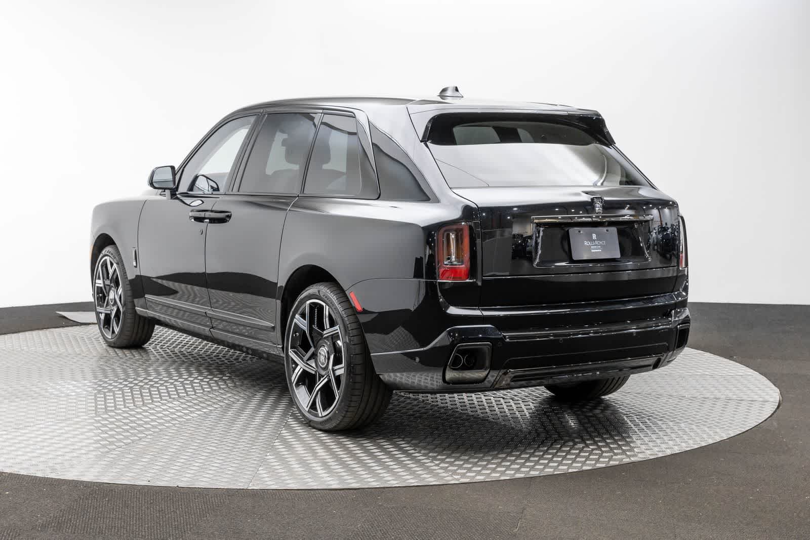 Thumbnail: 2027 Rolls-Royce Cullinan - 4