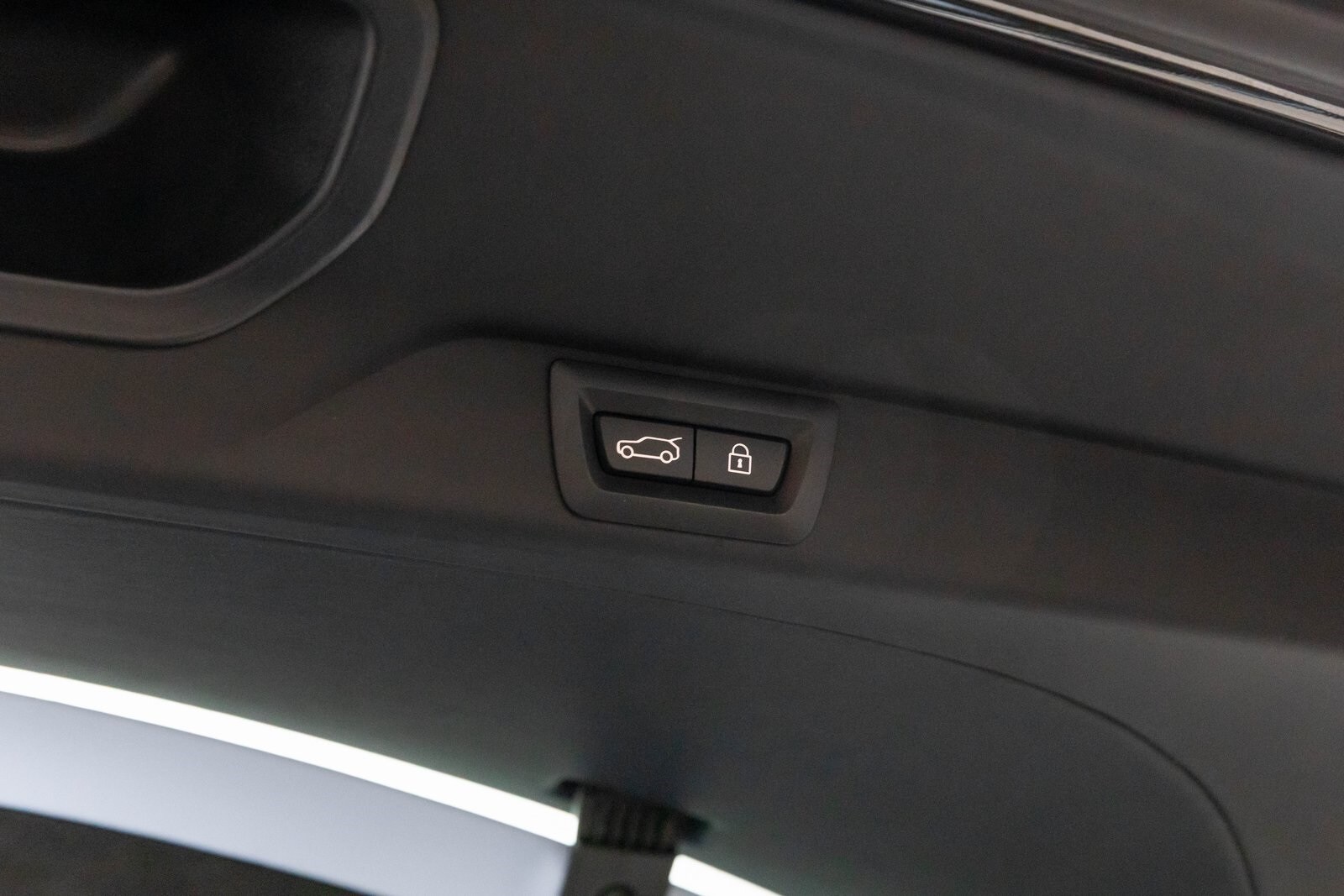 Thumbnail: 2026 Rolls-Royce Cullinan - 32