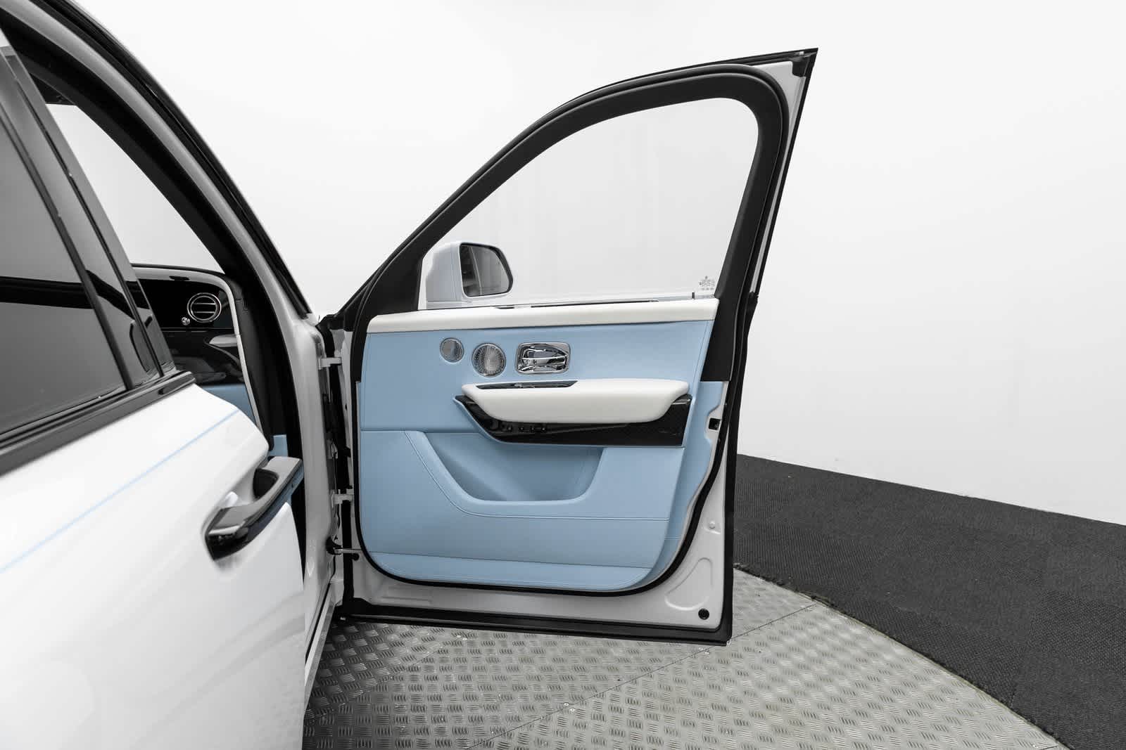 Thumbnail: 2025 Rolls-Royce Cullinan - 35