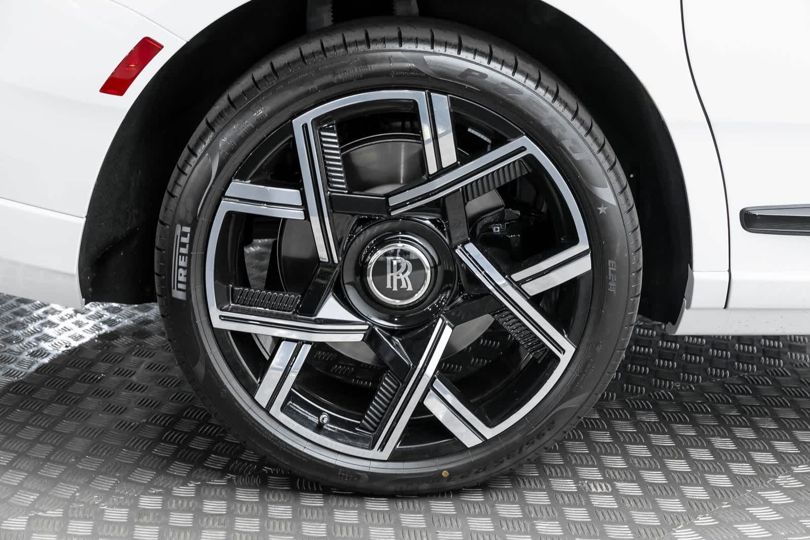 Thumbnail: 2025 Rolls-Royce Cullinan - 48