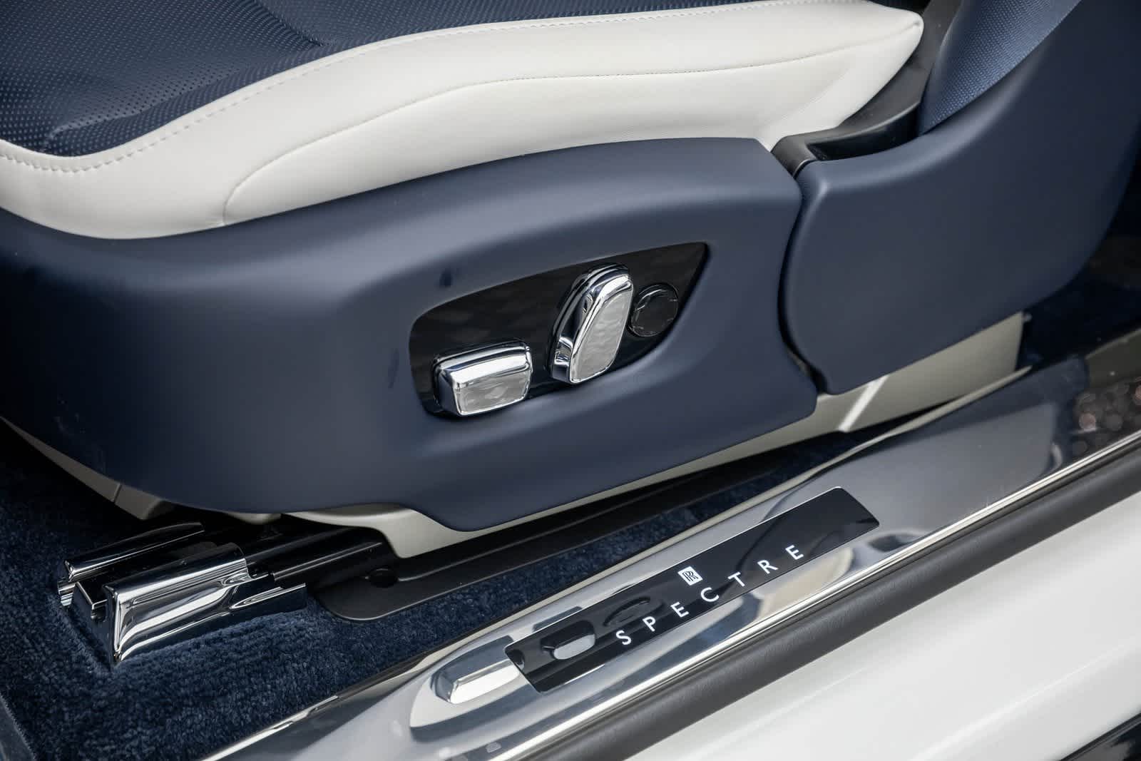 Thumbnail: 2026 Rolls-Royce Spectre - 8