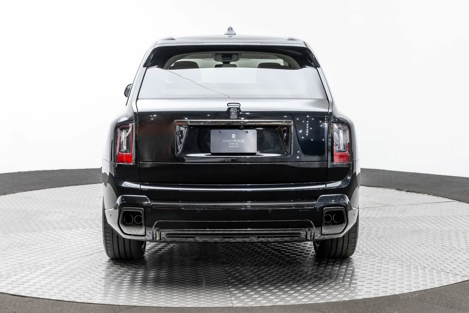 Thumbnail: 2027 Rolls-Royce Cullinan - 5