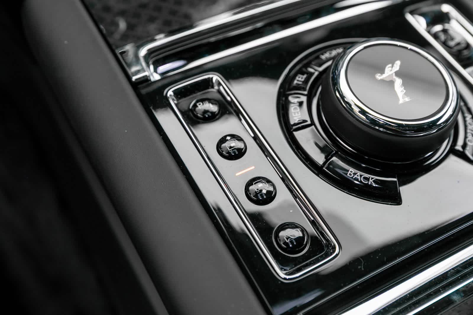 Thumbnail: 2025 Rolls-Royce Cullinan - 29