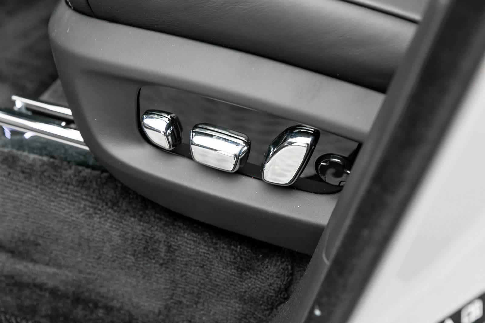 Thumbnail: 2025 Rolls-Royce Cullinan - 13