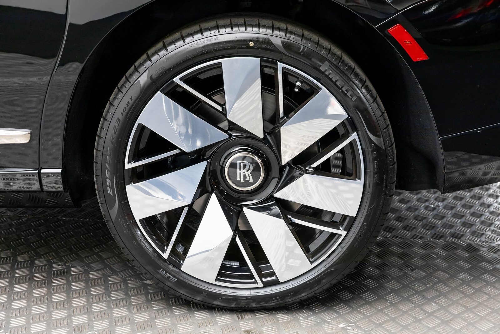 Thumbnail: 2026 Rolls-Royce Cullinan - 44