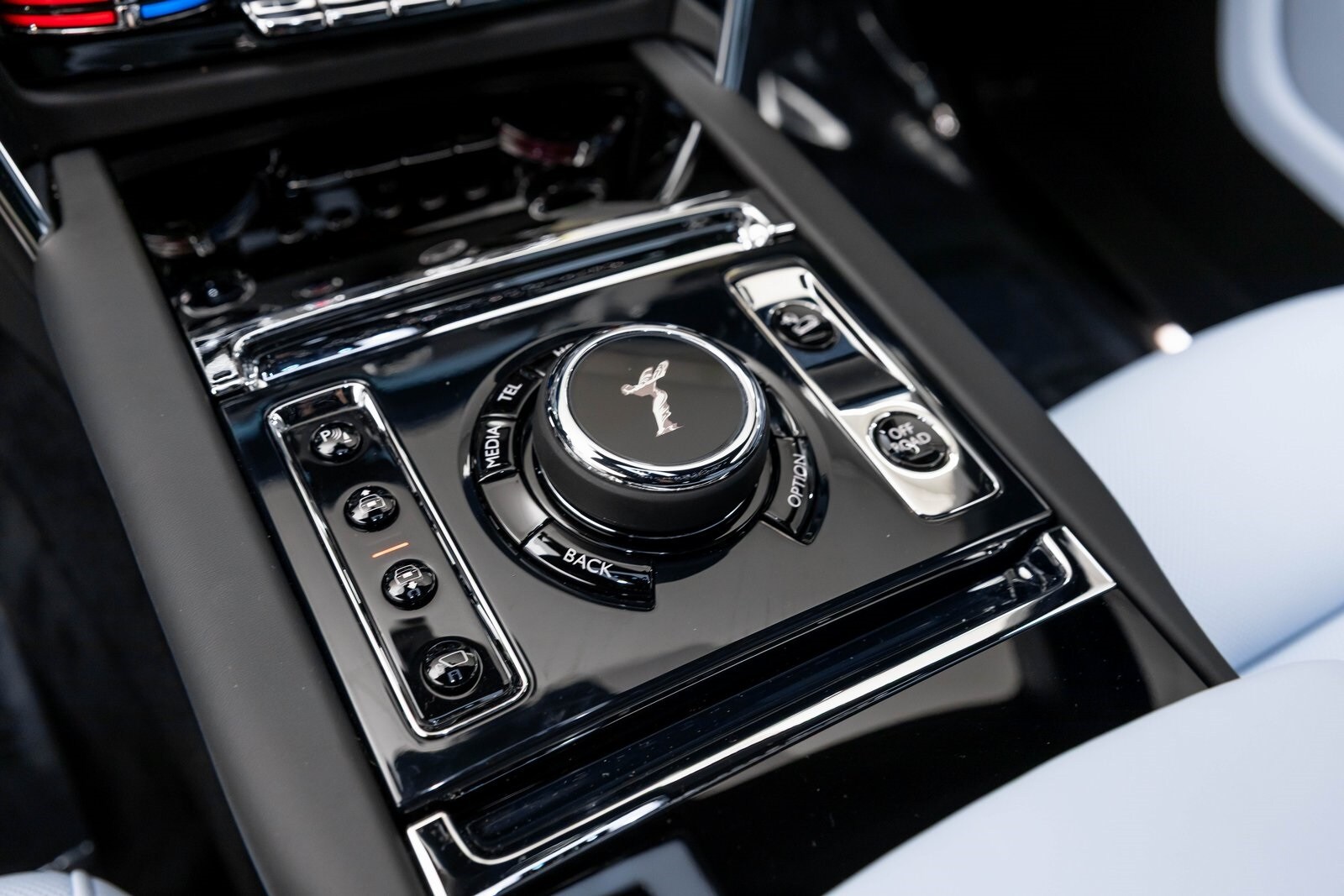 Thumbnail: 2026 Rolls-Royce Cullinan - 26